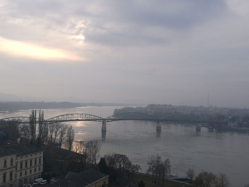 埃斯泰尓戈姆分界线